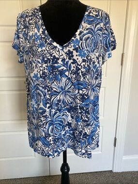 Lilly Pulitzer Blue & White Floral V-Neck Short Sleeve Top